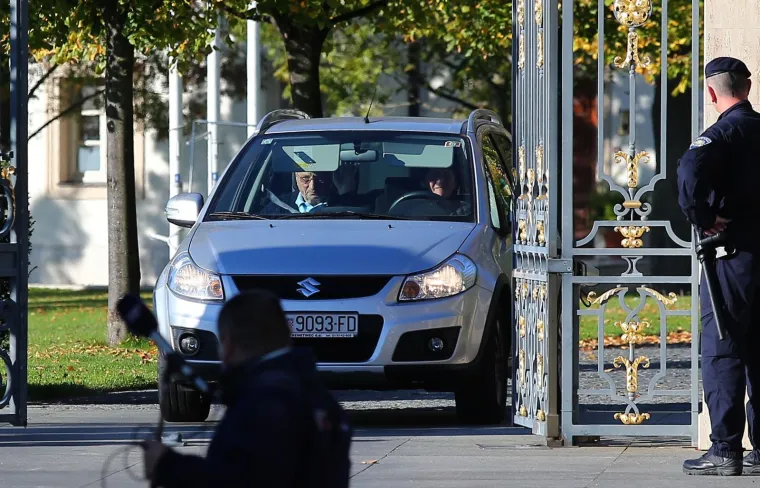Ante Todorić u automobilu napu&scaron;ta Kulmerove dvore.