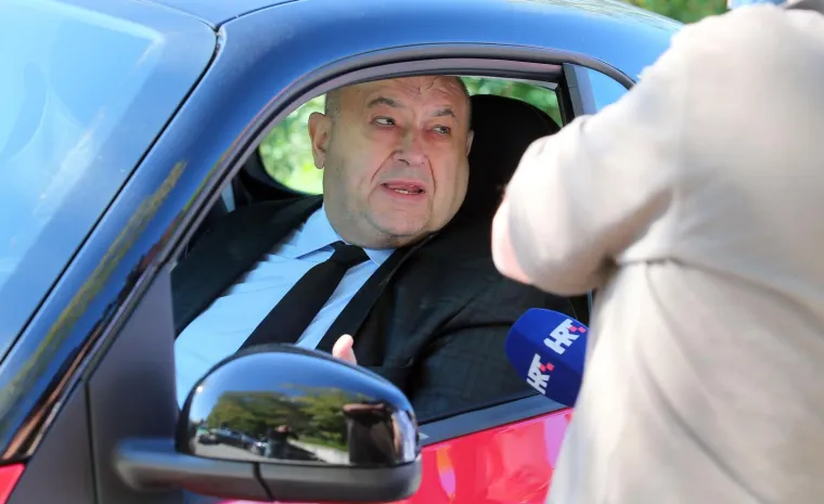 Odvjetnik obitelji Todorić, Čedo Prodanović, dao je izjavu za medije na izlasku iz Kulmerovih dvora.
 Photo: Jurica Galoic/PIXSELL