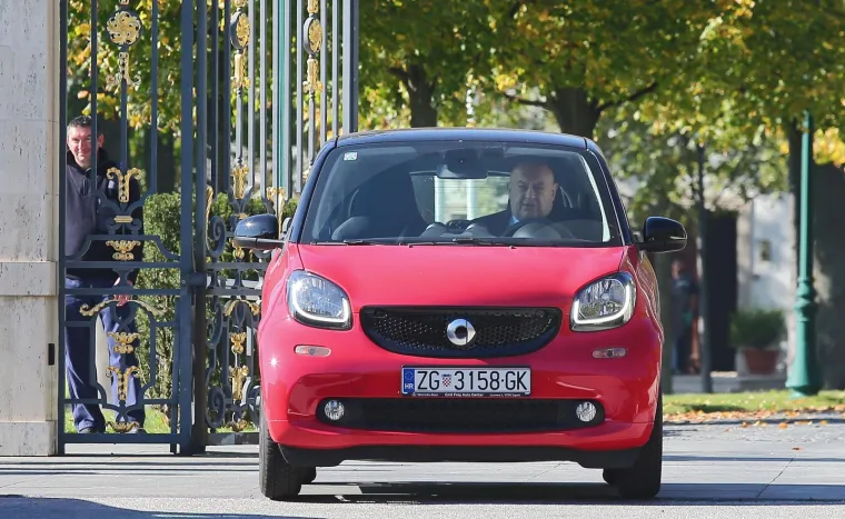 ODVJETNIK OBITELJI TODORIĆ: Pogledajte u kakvom je automobilu Čedo Prodanović stigao u Kulmerove dvore