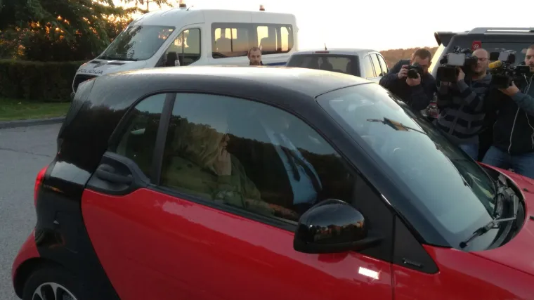 Malo prije nego &scaron;to su u Kulmerove dvore u&scaron;li Čedo Prodanović i Jadranka Sloković do&scaron;ao je i Nikola Mandić, odvjetnik Ive Balent.