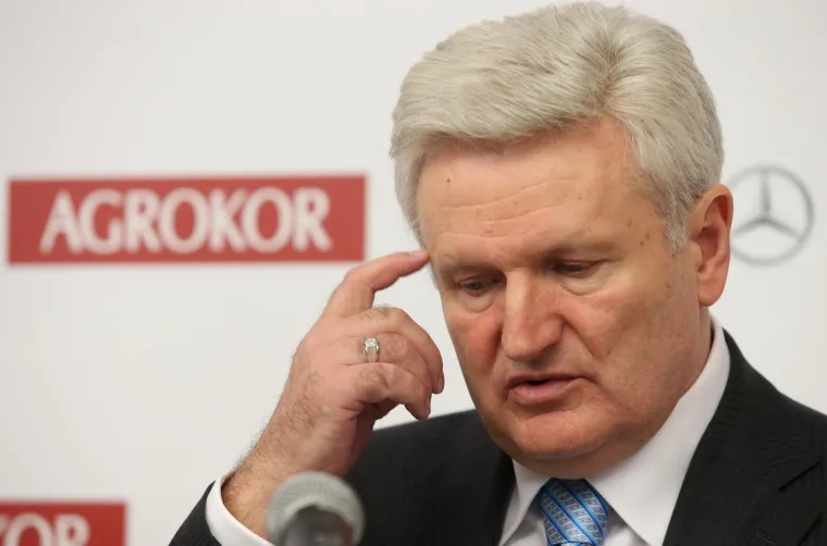 Godinama je slovio kao najmoćniji čovjek u Hrvatskoj, vlasnik najveće kompanije u regiji, koja ima važan utjecaj na zemlje u okruženju.
Nakon &scaron;to je Sabor izglasao Lex Agrokor, Todorić je odlučio aktivirati zakon, čime u koncern stiže izvanredna uprava. Todorić zadnjih dana na blogu tvrdi da je na aktivaciju zakona bio prisiljen, čime će se sasvim sigurno voditi dođe li do sudskog procesa.