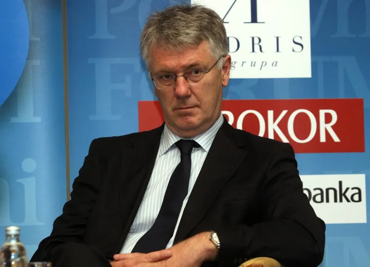 Bliski Todorićev suradnik jedini je bio od članova biv&scaron;e Uprave koji su ostali u kompaniji nakon &scaron;to je Agrokor preuzeo Vladin povjerenik Ante Ramljak. Ostao je, naime, u koncernu kao član Nadzornog odbora Mercatora.
"Vrlo sam ponosan na svoju ulogu u razdoblju kada se izgrađivao koncern Agrokor i bila mi je čast raditi s osobom kakva je Ivica Todorić", svojedobno je izjavio za Nacional.