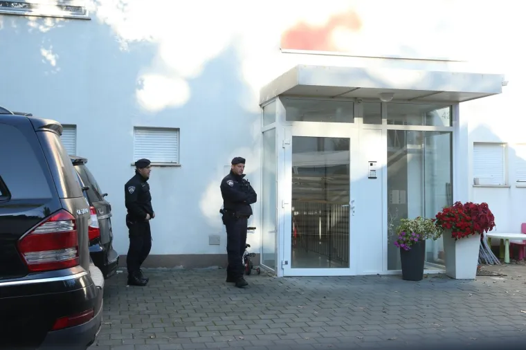 Policija i istražitelji u&scaron;li su u kuću Ivana Crnjca na &Scaron;estinskom vrhu. Crnjac je biv&scaron;i član Agrokorove uprave i biv&scaron;i izvr&scaron;ni potpredsjednik za financije, strategiju i trži&scaron;te kapitala. Photo: Robert Anic/PIXSELL