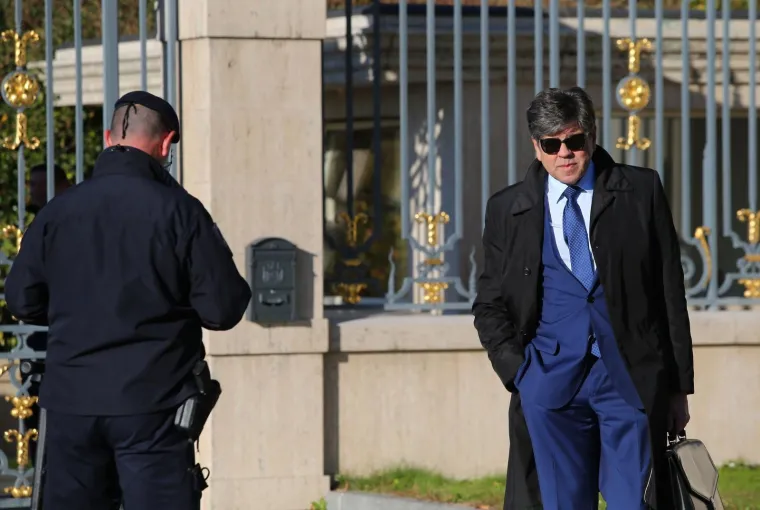 Odvjetnik Rajko Čogurić odlazi iz Kulmerovih dvora. Photo: Jurica Galoic/PIXSELL