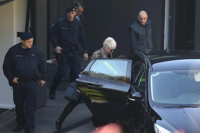 PRIVEDENA PIRU&Scaron;KA CANJUGA: Policiju dočekala u ekstravagantnom outfitu, suprug Zlatko odmah krenuo za njom