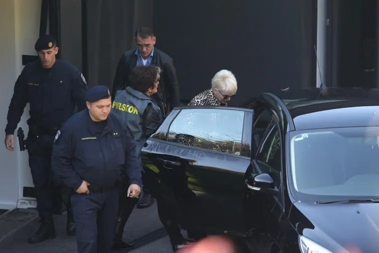PRIVEDENA PIRU&Scaron;KA CANJUGA: Policiju dočekala u ekstravagantnom outfitu, suprug Zlatko odmah krenuo za njom