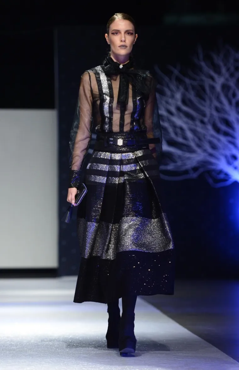 ...ili ponešto hrabriji modni komadi u srebrno-crnoj varijanti.