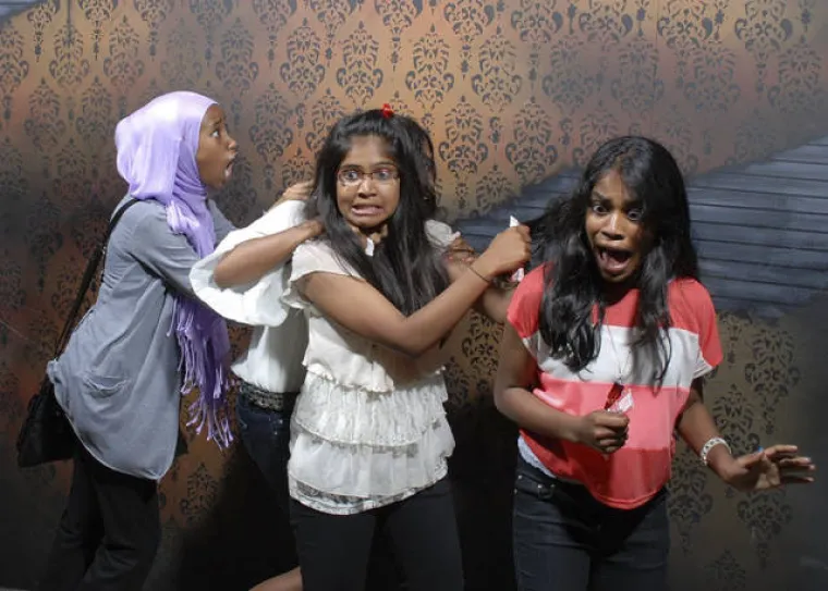 SKORO UPRLJALI GAĆE OD STRAHA: Kuće strave očito nisu za sve, njihove reakcije su urnebesne