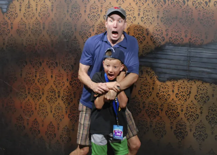 SKORO UPRLJALI GAĆE OD STRAHA: Kuće strave očito nisu za sve, njihove reakcije su urnebesne