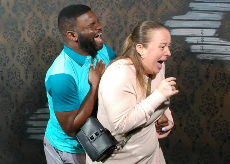 SKORO UPRLJALI GAĆE OD STRAHA: Kuće strave očito nisu za sve, njihove reakcije su urnebesne