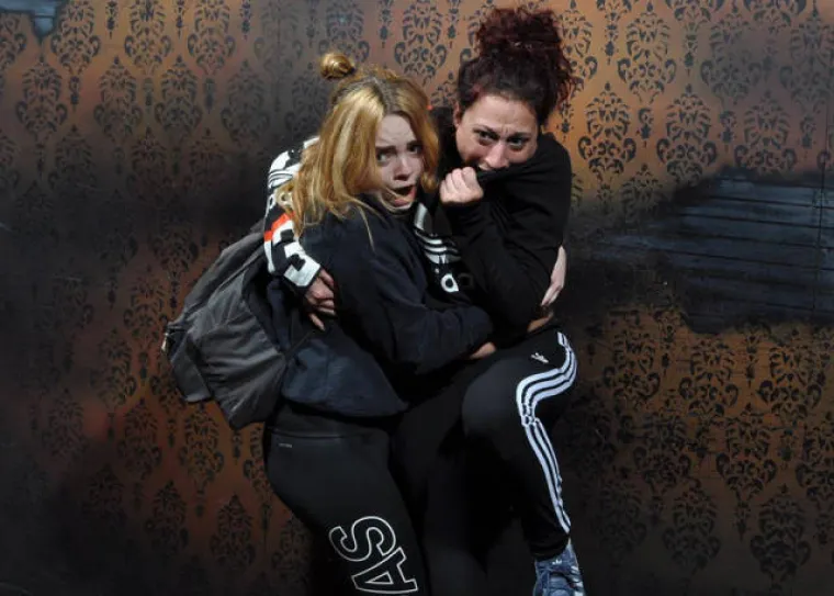 SKORO UPRLJALI GAĆE OD STRAHA: Kuće strave očito nisu za sve, njihove reakcije su urnebesne