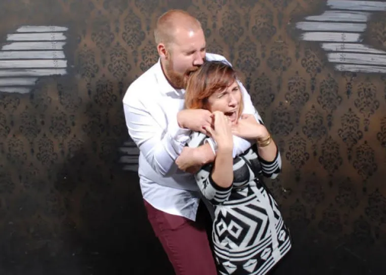 SKORO UPRLJALI GAĆE OD STRAHA: Kuće strave očito nisu za sve, njihove reakcije su urnebesne