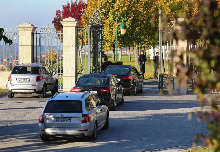 TODORIĆEVA SESTRA STIGLA PRED KULMEROVE DVORE PA DOBACIVALA NOVINARIMA: 'Ba&scaron; vam je uzvi&scaron;eno zanimanje'