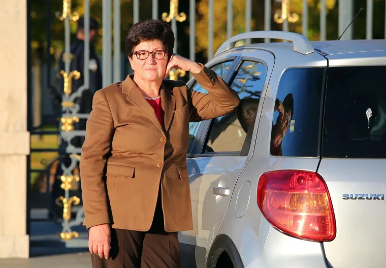 TODORIĆEVA SESTRA STIGLA PRED KULMEROVE DVORE PA DOBACIVALA NOVINARIMA: 'Ba&scaron; vam je uzvi&scaron;eno zanimanje'