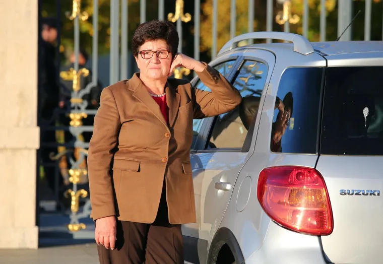 TODORIĆEVA SESTRA STIGLA PRED KULMEROVE DVORE PA DOBACIVALA NOVINARIMA: 'Ba&scaron; vam je uzvi&scaron;eno zanimanje'