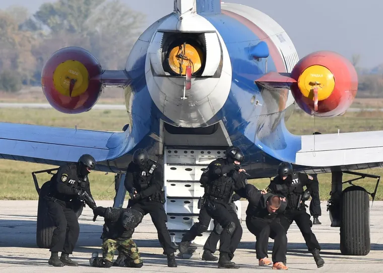 17.10.2017., zrakoplovna baza Batajnica, Beograd, Srbija - Prikaz dijela vjezbe vojske Srbije pod nazivom Sloboda 2017. koja ce biti odrzana 20. listopada na Dan oslobodjenja Beograda u Drugom svetskom ratu, kada se ocekuje i prisustvo ruskog ministra obrane Sergeja Sojga. 
Photo: Srdjan Ilic/PIXSELL