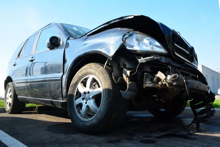 U policijskoj potjeri razbijen automobil u kojem su migranti bježali od policije