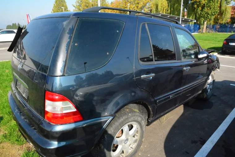 U policijskoj potjeri razbijen automobil u kojem su migranti bježali od policije