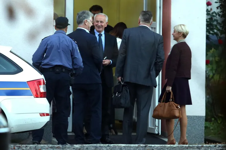 Odvjetnici Petar Pavković, Mate Matić i osumnjičeni, Damir Ku&scaron;trak. 
Photo: Goran Stanzl/PIXSELL