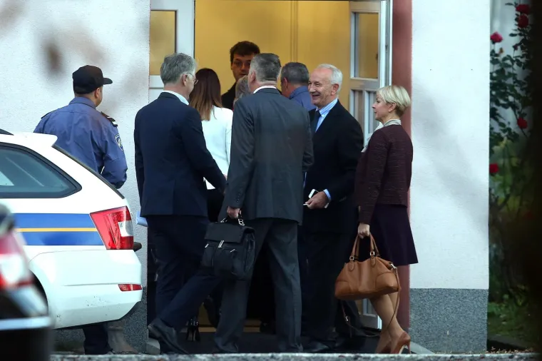 Odvjetnici Petar Pavković, Mate Matić i osumnjičeni, Damir Ku&scaron;trak. 
Photo: Goran Stanzl/PIXSELL