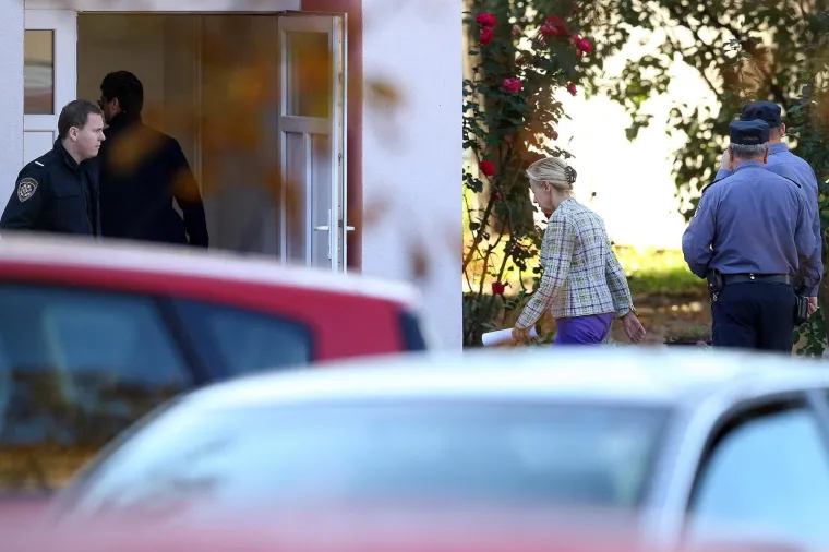 Osumnjičena Ljerka Puljić ulazi u zgradu DORH-a. 
Photo: Goran Stanzl/PIXSELL