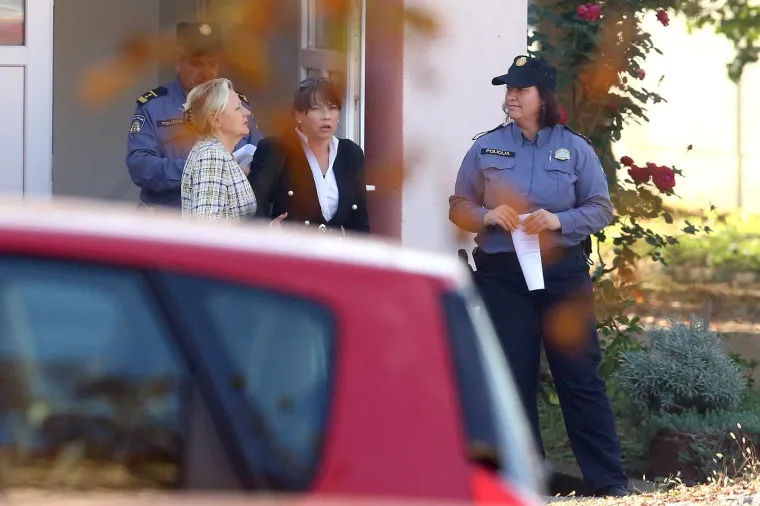 Puljić je negirala krivnju, a njezina odvjetnica Ljiljana Planinić novinarima je rekla da je iznijela obranu onoliko koliko je to mogla u ovom trenutku i da je porekla počinjenje djela.