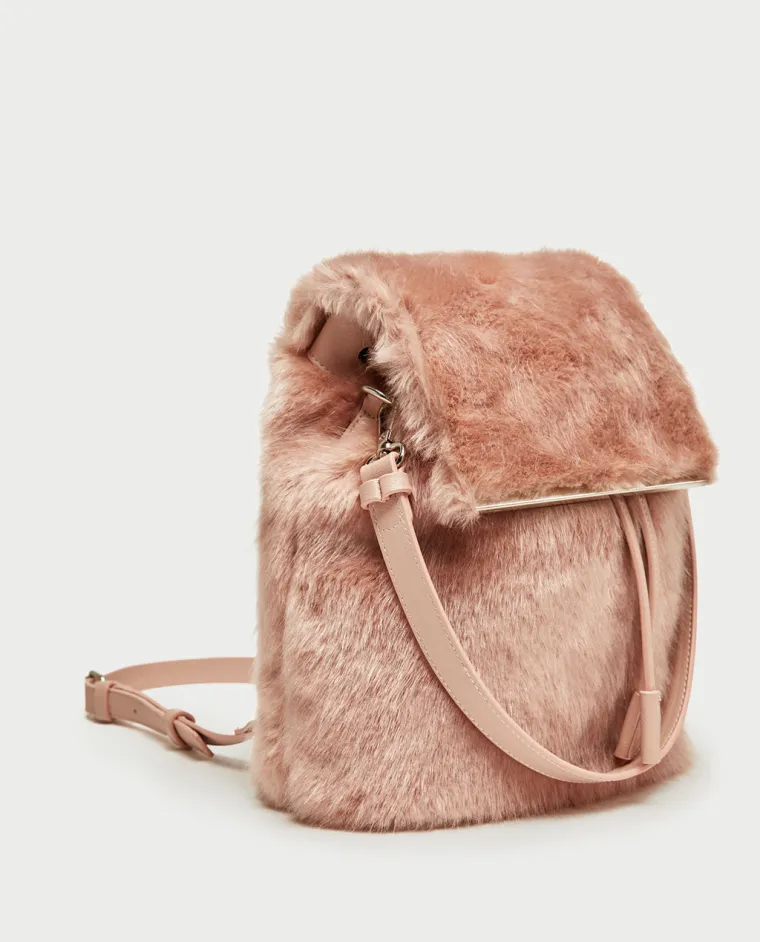 Ruksak od umjetnog krzna, Zara, 299,90 kuna