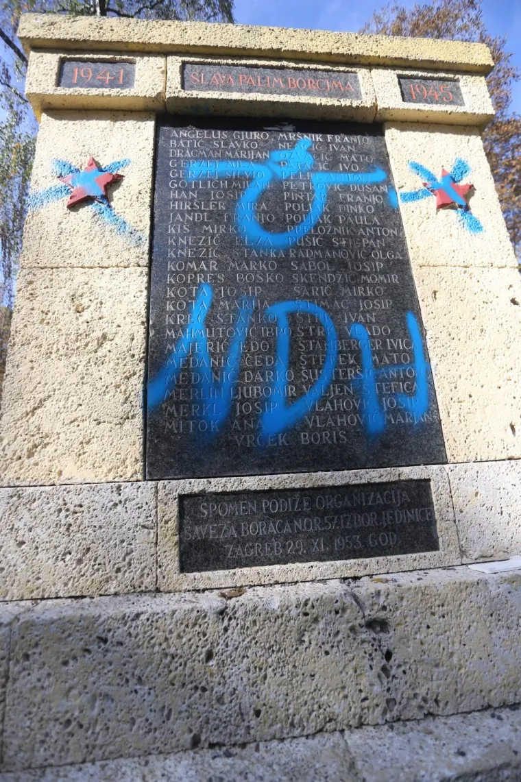 NAKON BISTE IVE LOLE RIBARA VANDALI NAŠLI NOVU ŽRTVU: Ustaškim znakovljem išaran spomenik pali borcima NOB-a u Zagrebu