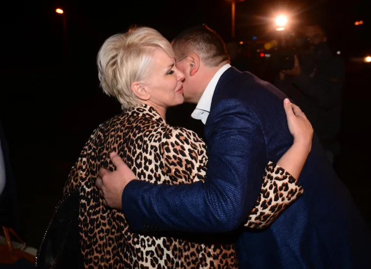 [FOTO] OPTUŽENI U SLUČAJU AGROKOR IZA&Scaron;LI IZ REMETINCA: Dok jedni nisu skrivali sreću, drugi su se pokrili po glavi