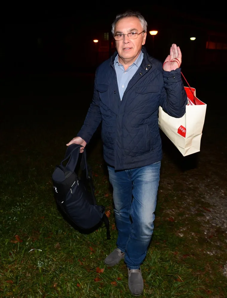 [FOTO] OPTUŽENI U SLUČAJU AGROKOR IZA&Scaron;LI IZ REMETINCA: Dok jedni nisu skrivali sreću, drugi su se pokrili po glavi