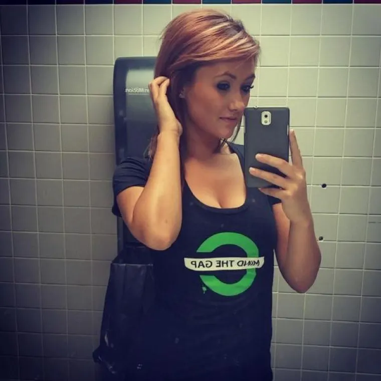 AKO IH VIDI &Scaron;EF, DAT ĆE IM ILI OTKAZ ILI POVI&Scaron;ICU:  Njihova ovisnost je tolika da ni na poslu ne prestaju s razvratom