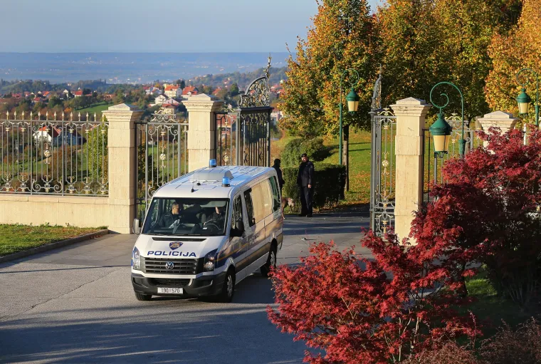 Policija ispred Kulmerovih dvora