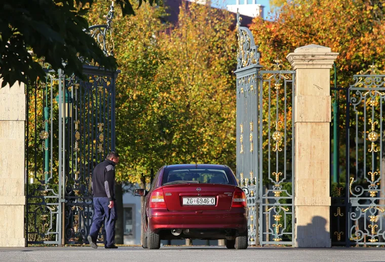 Policija ispred Kulmerovih dvora