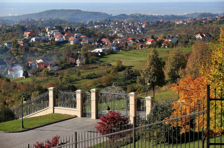 Policija ispred Kulmerovih dvora