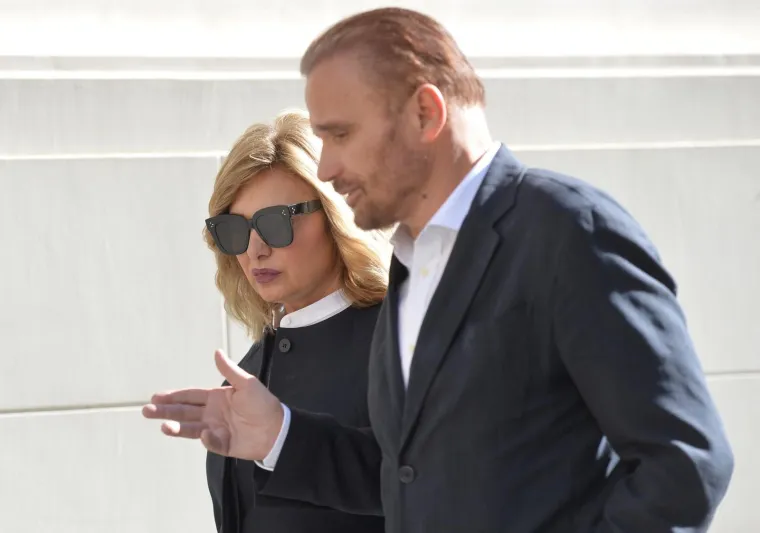 Dijana Čuljak u pratnji odvjetnika Ante Nobila napu&scaron;ta zgradu Županijskog suda nakon presude u aferi Core media. Od dosuđene kazne 2 godine i 5 mjeseci zatvora godinu dana ide u zatvor dok joj se ostatak kazne mijenja uvjetom uz rok ku&scaron;nje od 3 godine.