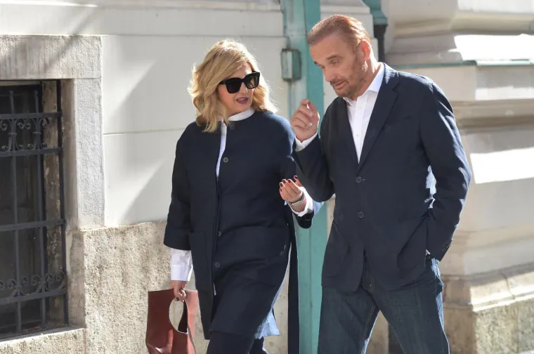 Dijana Čuljak u pratnji odvjetnika Ante Nobila napu&scaron;ta zgradu Županijskog suda nakon presude u aferi Core media. Od dosuđene kazne 2 godine i 5 mjeseci zatvora godinu dana ide u zatvor dok joj se ostatak kazne mijenja uvjetom uz rok ku&scaron;nje od 3 godine.