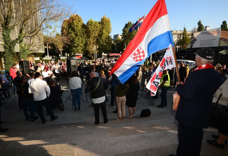 Zagreb: obilježavanje trogodi&scaron;njice početka prosvjeda branitelja ispred Ministarstva branitelja
