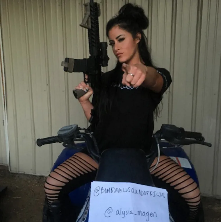 RATNICA U UNIFORMI, BOMBA IZVAN NJE: Veteranka svojim fotkama skupila obožavatelje iz cijelog svijeta