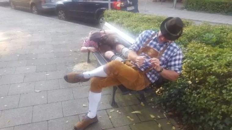 JESTE LI IKADA BILI TOLIKO PIJANI DA...: Koje god pitanje bilo, njihov odgovor je: 'Jesam'