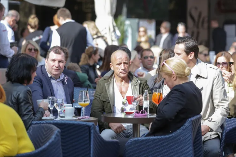 U njihovom dru&scaron;tvu sjedio je i Zlatko Marić, vlasnik najveće hrvatske za&scaron;titarske kompanije Sokol Marić