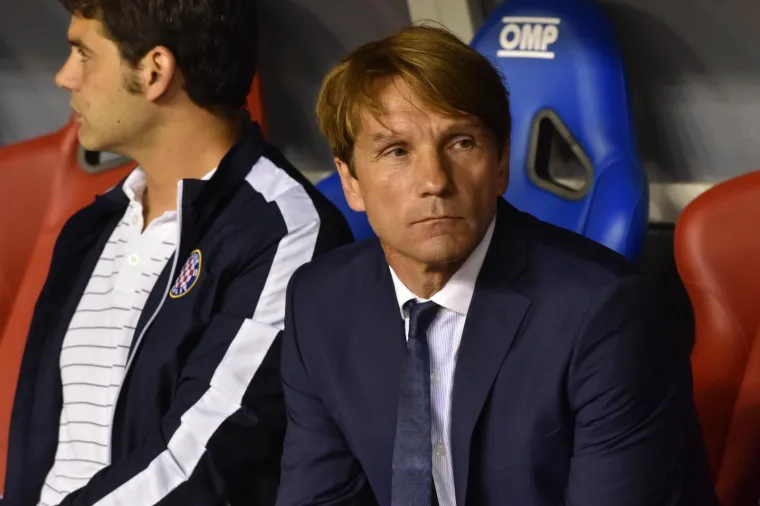 PAKLENA ATMOSFERA NA POLJUDU: Navijači Hajduka zapalili tribine prije prvog sučeva zvižduka