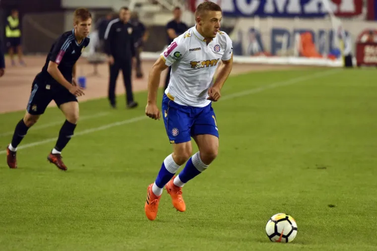 PAKLENA ATMOSFERA NA POLJUDU: Navijači Hajduka zapalili tribine prije prvog sučeva zvižduka