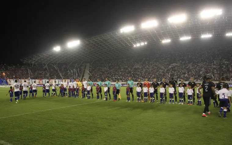 PAKLENA ATMOSFERA NA POLJUDU: Navijači Hajduka zapalili tribine prije prvog sučeva zvižduka