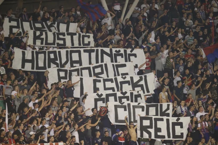 OBRAČUN NA TRIBINAMA: Interventna policija smirivala Boyse, do&scaron;lo do bliskog susreta i udaranja