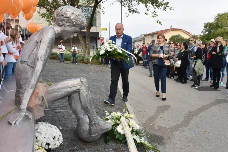 &Scaron;IBENIK SLAVI I NE ZABORAVLJA: Pu&scaron;tanjem 53 balona obilježen rođendan Dražena Petrovića