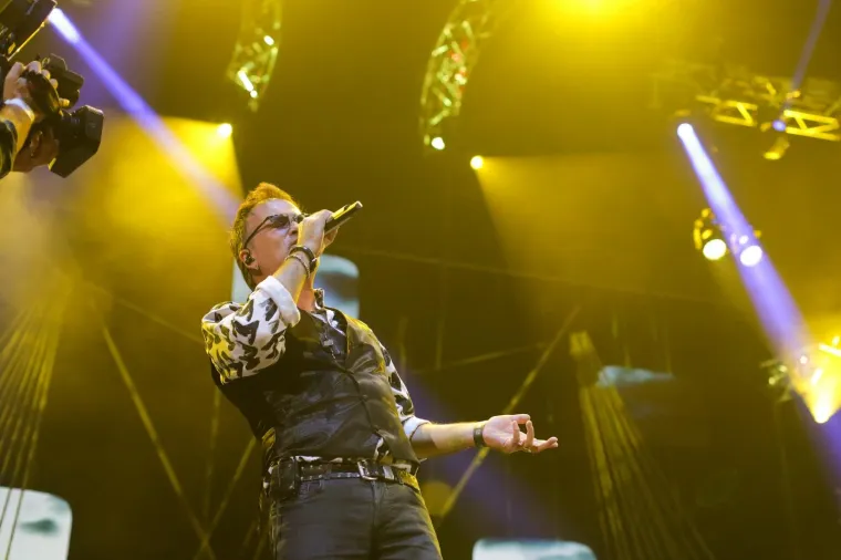 [FOTO] GIBONNI NAPUNIO ZAGREBAČKU ARENU: U jednom je trenutku stiglo i pojačanje, evo tko se pjevaču pridružio na pozornici