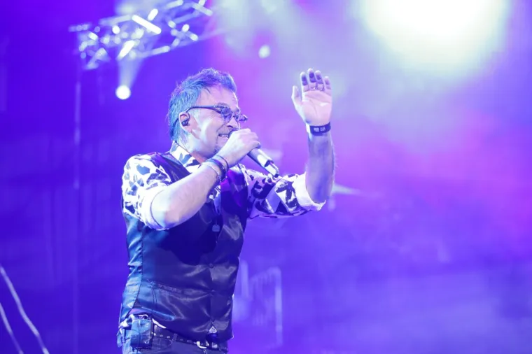 [FOTO] GIBONNI NAPUNIO ZAGREBAČKU ARENU: U jednom je trenutku stiglo i pojačanje, evo tko se pjevaču pridružio na pozornici