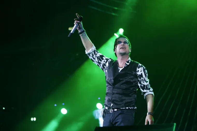 [FOTO] GIBONNI NAPUNIO ZAGREBAČKU ARENU: U jednom je trenutku stiglo i pojačanje, evo tko se pjevaču pridružio na pozornici