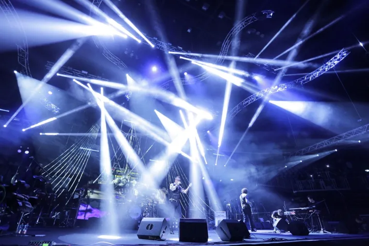 [FOTO] GIBONNI NAPUNIO ZAGREBAČKU ARENU: U jednom je trenutku stiglo i pojačanje, evo tko se pjevaču pridružio na pozornici