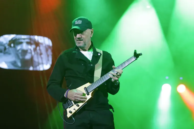 [FOTO] GIBONNI NAPUNIO ZAGREBAČKU ARENU: U jednom je trenutku stiglo i pojačanje, evo tko se pjevaču pridružio na pozornici